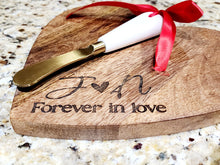 Load image into Gallery viewer, Heart Shaped Cutting and Cheese Board with spreader